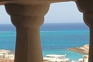 aus einem Fenster mit Meerblick in der Unterkunft ELITE VIP - Apartment with sea VIEW - swimming pool - BBQ terrace - near BEACH in Hurghada