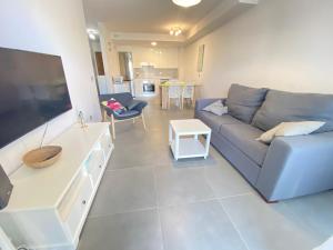 A seating area at New and cosy apartment - 4 min walk from the beach - La Tejita - El Medano