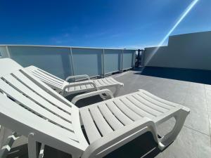 A balcony or terrace at New and cosy apartment - 4 min walk from the beach - La Tejita - El Medano
