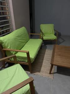 Ein Sitzbereich in der Unterkunft Duplex Alexandra Ray Luis