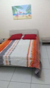 Ένα ή περισσότερα κρεβάτια σε δωμάτιο στο résidences aux saveurs des mangues