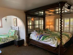 a bedroom with two beds and a mirror at Chantico Inn in Ojai