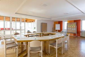 a conference room with a large table and chairs at Hotel am alten Park in Augsburg