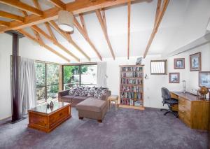 Posezení v ubytování Te Wanaka Lodge