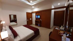 TV a/nebo společenská místnost v ubytování HOTEL SURYA