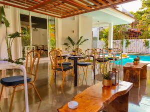 Bazén v ubytování Angel Boutique Hotel nebo v jeho okolí