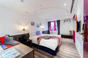 Ένα ή περισσότερα κρεβάτια σε δωμάτιο στο Norway Forest Travel hotel 1 Taichung