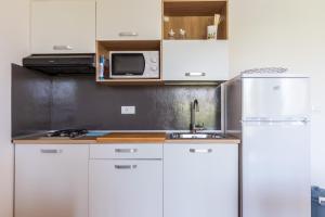 A kitchen or kitchenette at Mondello Sabrina Apartments