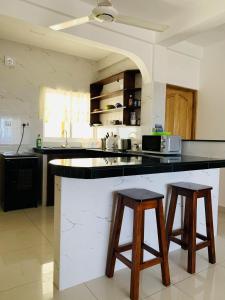 Oceanic View Apartments的厨房或小厨房