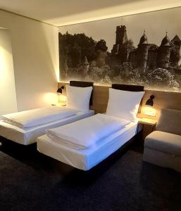 Ein Bett oder Betten in einem Zimmer der Unterkunft Euro Hotel Wertheim