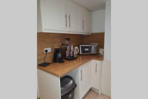 Comfortable Leeds House - Free WIFI - great links!