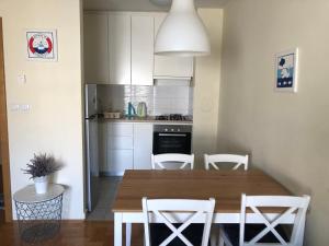 Køkken eller tekøkken på Apartment Maris - Free Parking