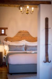 A bed or beds in a room at The Blacksmiths Cottage