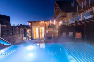 Bazén v ubytování POD SKOCZNIA SPA Zakopane nebo v jeho okolí