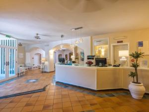 Vstupní hala nebo recepce v ubytování Hotel Rocce Sarde + 37 fotografií