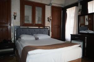 a bedroom with a large bed with white sheets at Beliz Hanım Konakları in Gaziantep +46 photos