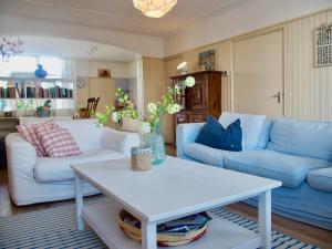 a living room with two couches and a table at Vakantiehuis Dorpsplein in Koudekerke