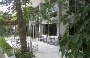 a courtyard with chairs and tables in a building at Rex Chasioti in Loutra Ipatis