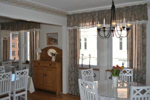 Posezení v ubytování Solsta Hotell