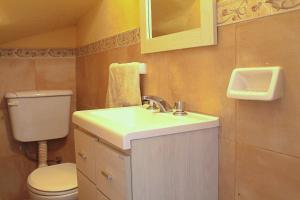 a bathroom with a sink and a toilet at Volver a Casa in Corrientes