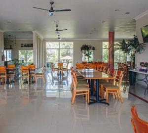 a dining room with wooden tables and chairs at Hotel JS in Cocoyoc