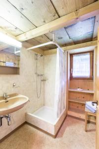 Ванна кімната в Cresta - 9,5-Zimmerhaus für 19 - 20 Personen, 270m2
