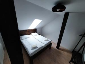 Postel nebo postele na pokoji v ubytování Nad Hřištěm 441