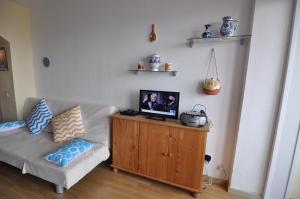 Televízia a/alebo spoločenská miestnosť v ubytovaní RNET - IR 7-42 Studios Roses Costa Brava
