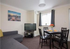 Afbeelding uit fotogalerij van StayZo Penthouse Accommodation 2- Premier Lodge in Southampton