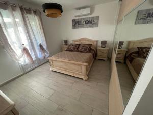 Katil atau katil-katil dalam bilik di chez Muriel et Yves +11 gambar