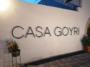 znak dla firmy csa na ścianie w obiekcie Casa Goyri San Miguel de Allende w mieście San Miguel de Allende