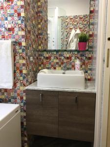 a bathroom with a sink and a mirror at B&B Paris in Pantelleria