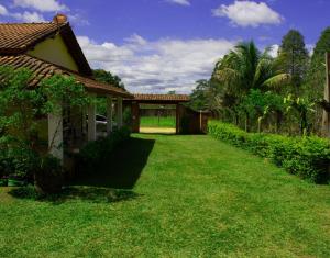 Zahrada ubytování Pousada Chácara Amarela Entre a Natureza de Analândia