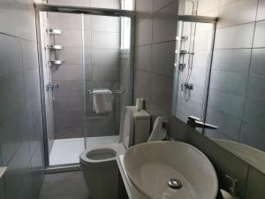 Koupelna v ubytování Maximos Luxury Villa with Pool -BREAKBOOKING-CY