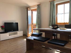 TV a/nebo společenská místnost v ubytování Rofenhof