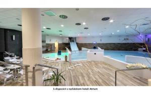 a pool in the middle of a hospital waiting room at Apartmán Hrebienok Rezort A307 in Starý Smokovec