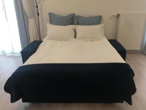 Ένα ή περισσότερα κρεβάτια σε δωμάτιο στο HOUSE COSY ONE +13 φωτογραφίες