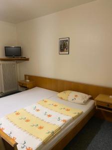 Postel nebo postele na pokoji v ubytování Grüne Au Hotel