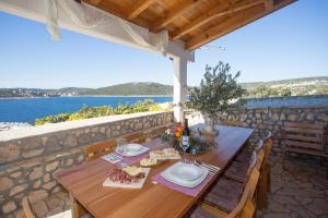 Gallery image of Villa, Stone House with swimming pool & Sauna, Beach, Sevid in Sevid