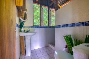Phòng tắm tại Selva Bananito Lodge