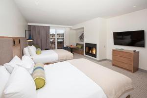 Limelight Hotel Ketchum客房内的一张或多张床位