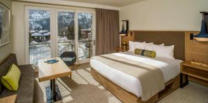 Limelight Hotel Ketchum客房内的一张或多张床位