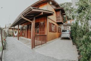 a building with a car parked in front of it at MORADA GUARDA EXPLORER 02 in Palhoça