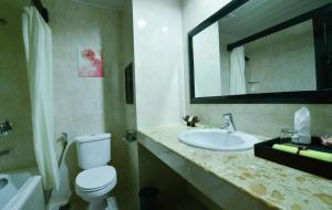 Kylpyhuone majoituspaikassa Angkor Pearl Hotel