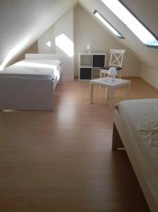 Una cama o camas en una habitación de Ferienwohnung-Op-n-Rugenbarg-70