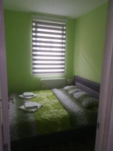 Ліжко або ліжка в номері Apartman HEDONIJA