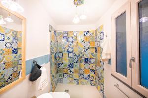 Koupelna v ubytování Casa Lucienne + 28 fotografií