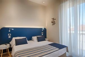 A bed or beds in a room at Hotel Agostini