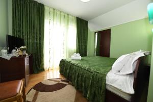 Un pat sau paturi într-o cameră la Villa Nina
