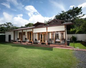 a house with a lawn in front of it at PANAMA CAMPING PARK in Bajo Boquete